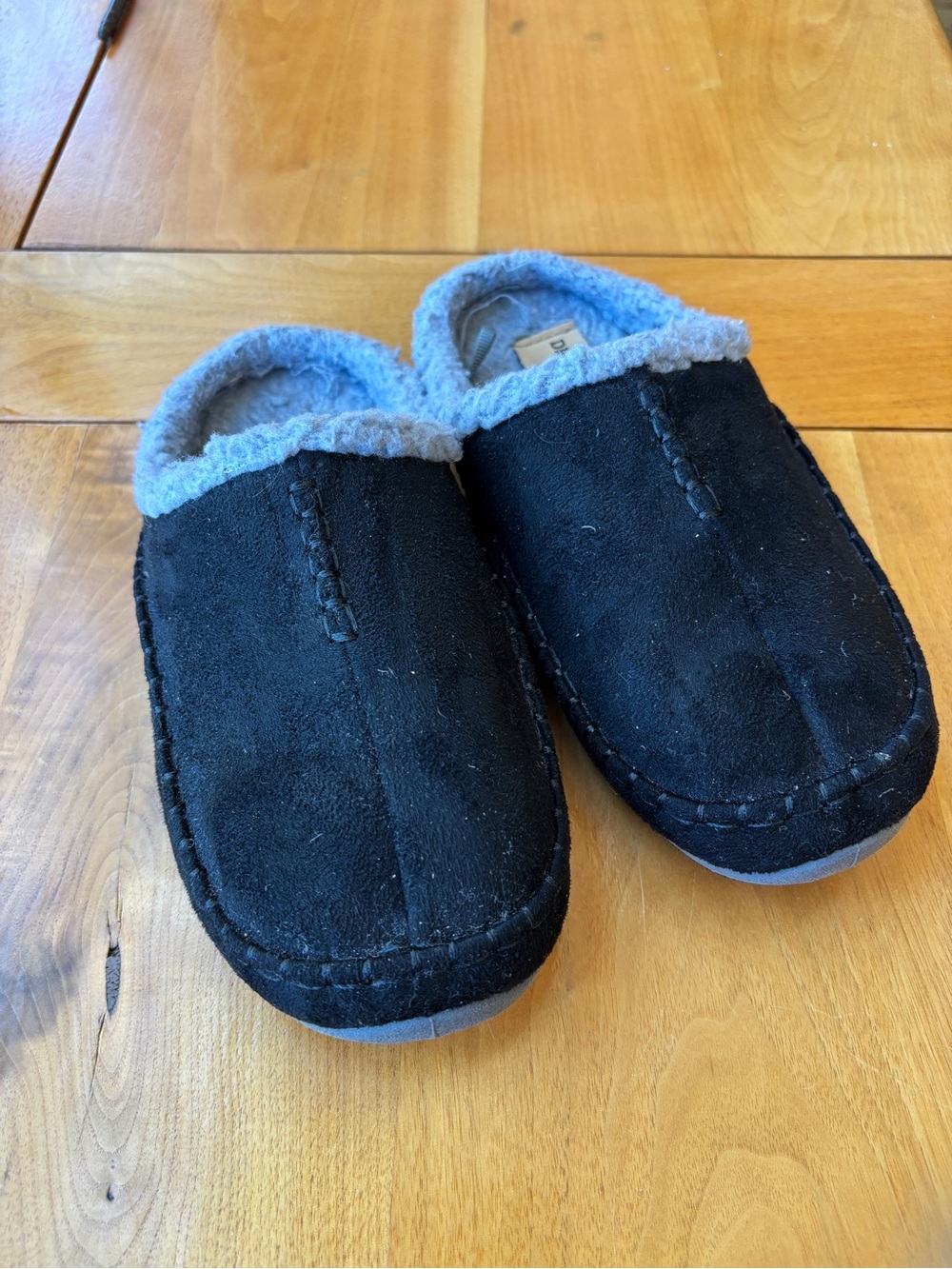 Deer Stags Youth sz 4 Black Fleece-Lined Slip-On Slippers